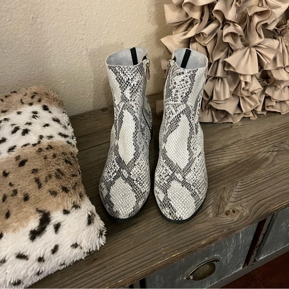 Topshop Klaus Python Snake Print Block Heel Ankle Booties Sz EU 38 - Picture 4 of 11